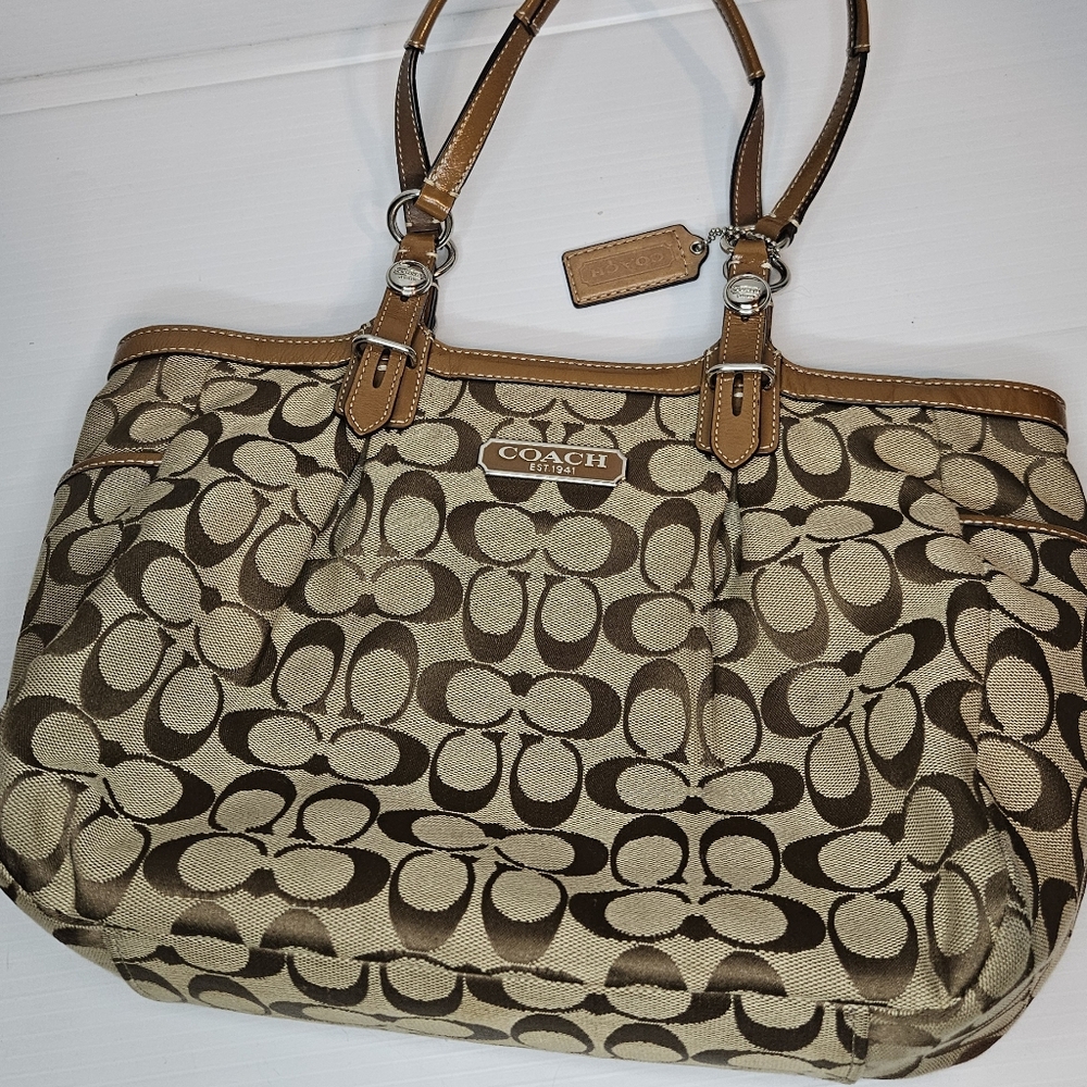 Coach Brown Signature Gallery Tote – Medium Canvas & Leather – Tan – Zip - Picture 4 of 16
